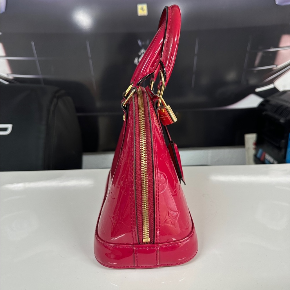 Louis Vuitton - Picture 4 of 7